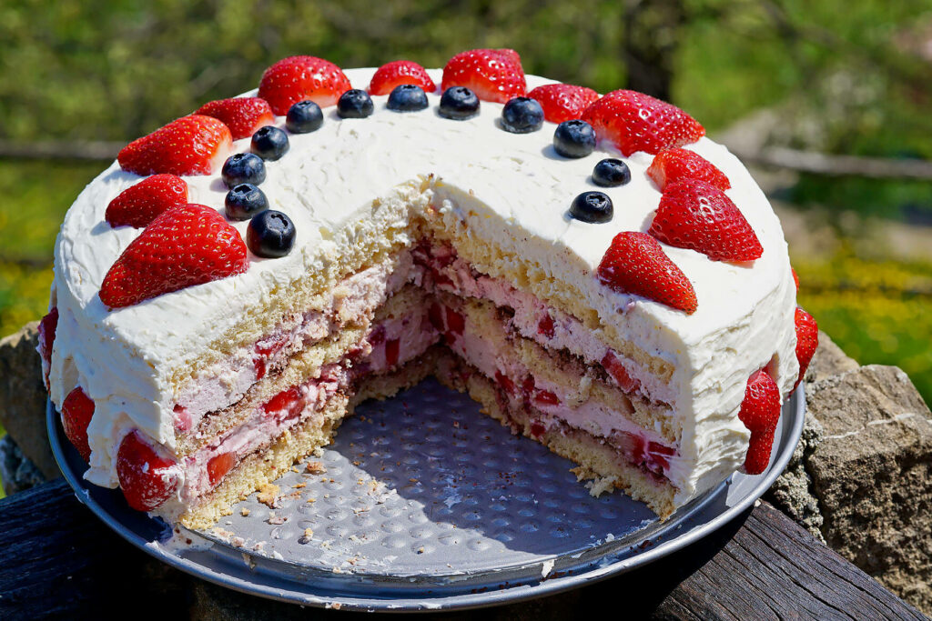 Tort truskawkowy- letni deser